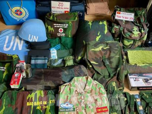 Liên Hợp Quốc kiểm tra ba lô khẩn cấp của lính mũ nồi xanh Việt Nam
