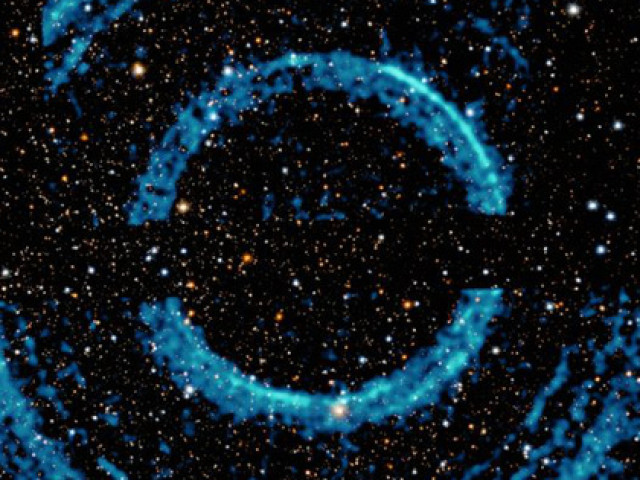 NASA chụp được ”cổng địa ngục” vũ trụ: Thứ chưa từng thấy bao vây lỗ đen