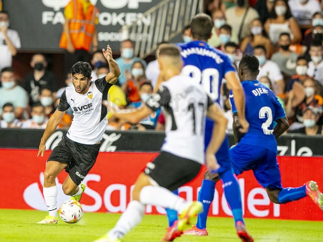 Video Valencia - Getafe: Điên rồ 1 bàn, 2 thẻ đỏ ngày mở màn (Vòng 1 La Liga)