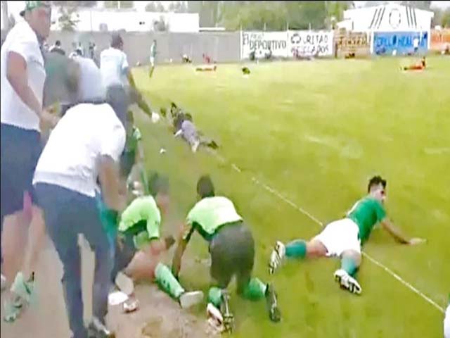 Kẻ thủ ác vác AK đến sân bóng thảm sát 4 người, bóng đá Mexico rúng động