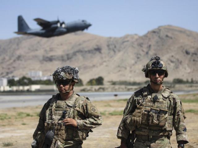 Đại sứ quán Mỹ ở Afghanistan: Người Mỹ rời cổng sân bay ”ngay lập tức”