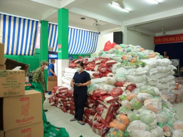 Khối tài sản khủng của em gái ca sĩ Cẩm Ly – người ủng hộ 100 tấn thực phẩm cho người dân TP.HCM