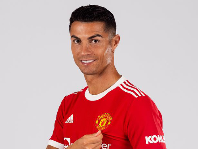 Ronaldo gây bão với áo số 7, MU ”méo mặt” vì Việt Nam không sản xuất kịp