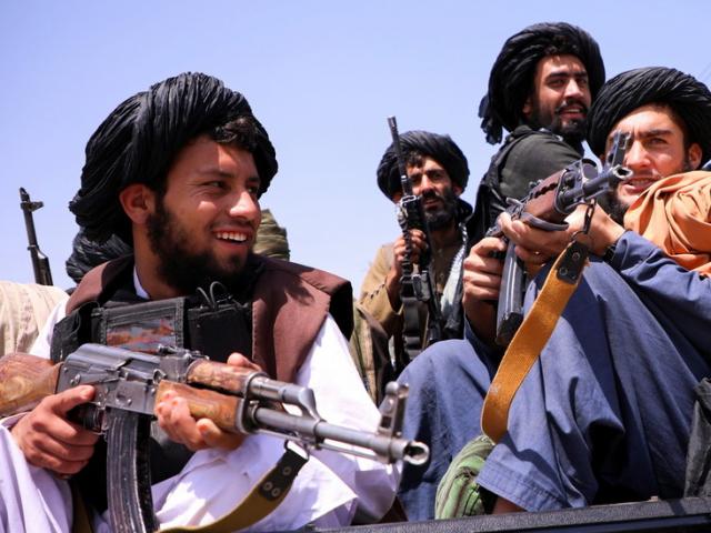 Taliban tuyên bố đánh bại thành trì cuối cùng của phe kháng chiến, nổ súng ăn mừng