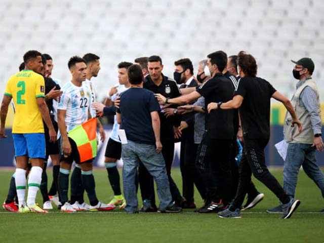Sững sờ trận Brazil - Argentina đá 8 phút bị dừng, 4 cầu thủ Argentina bị đòi trục xuất