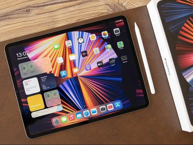 Galaxy Tab S8 Ultra sẵn sàng ”đối đầu” iPad Pro M1 với chip và màn hình xịn