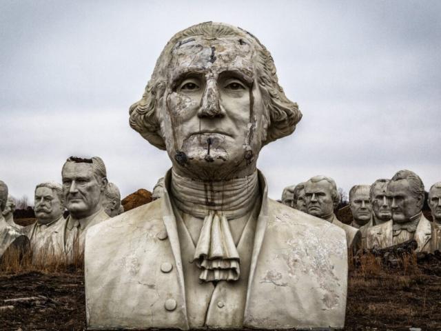 Cánh đồng kỳ lạ chứa 42 tượng bán thân của tổng thống Mỹ
