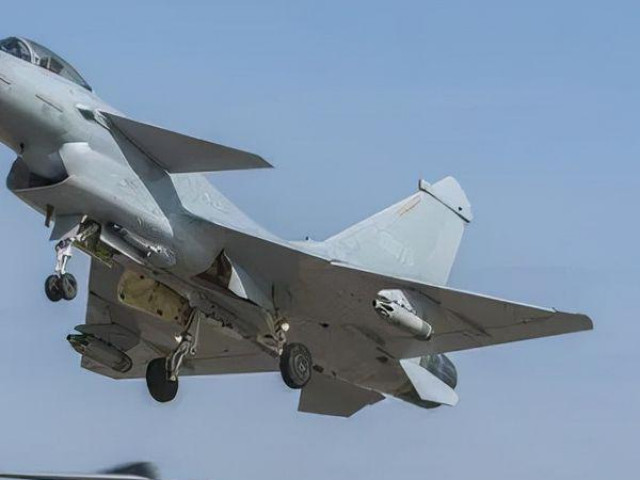 'Rồng' J-10 Trung Quốc bất ngờ 'hạ đo ván' át chủ bài Su-35 của Nga khiến nhiều người sửng sốt
