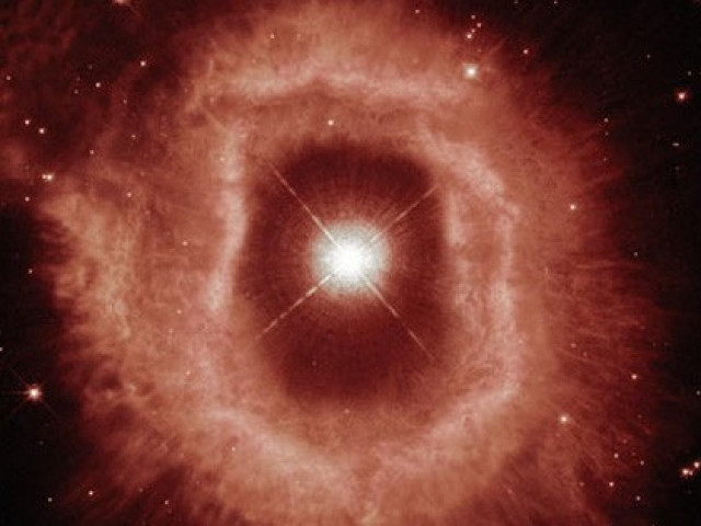 ”Mắt quỷ” lọt vào kính thiên văn Trái Đất: tiến hóa thành quái vật vũ trụ