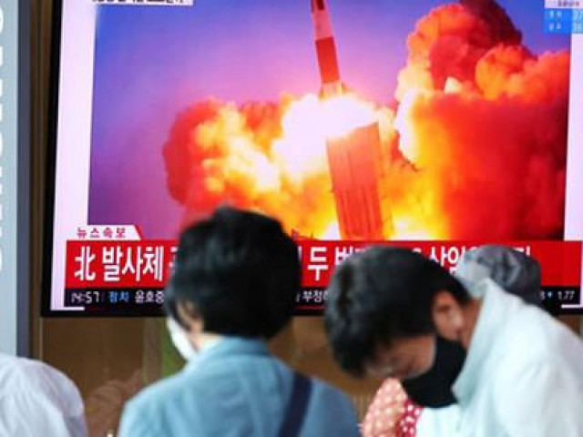Khi Triều Tiên - Hàn Quốc ”so găng” tên lửa