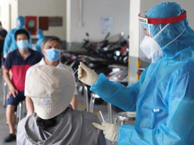 Thông tin mới về tình hình tiêm vắc-xin và xét nghiệm tại Hà Nội