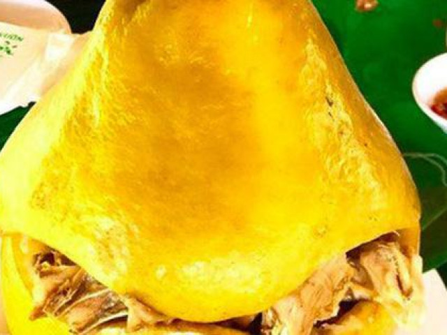 Bắt cả con gà chui tọt vào quả bưởi để làm thành đặc sản nổi tiếng của người Đồng Nai
