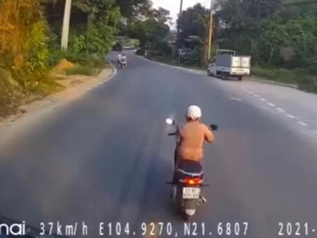 Clip: Nữ “ninja” phanh xe như tự sát khiến tài xế xe tải nổi khùng