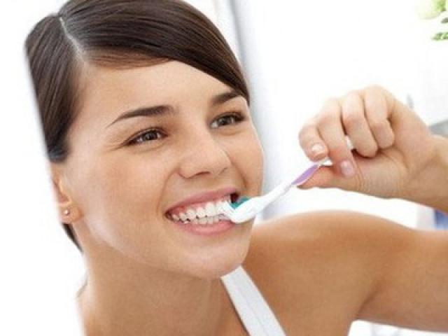 Nhiều người mắc ung thư miệng vì sai lầm ngớ ngẩn trong việc đánh răng