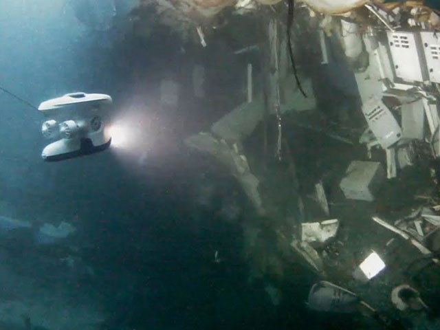Tàu khu trục 5.000 tấn nằm sâu dưới đáy biển sau khi bị đâm rách thân