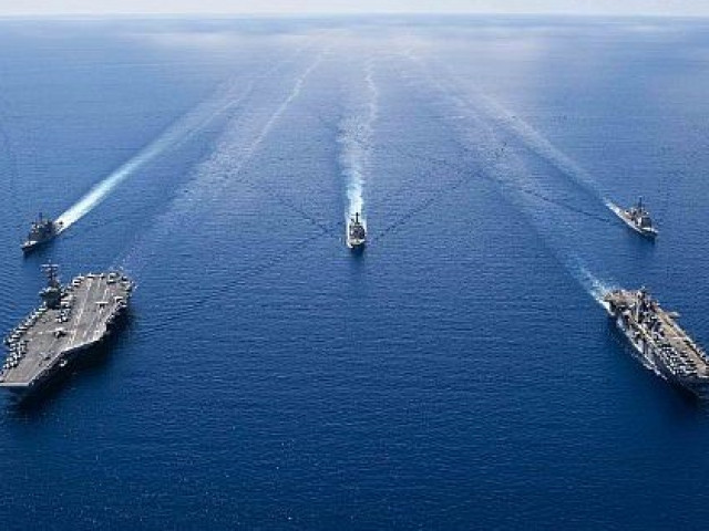 Nhóm tàu chiến Mỹ làm dậy sóng biển Đông