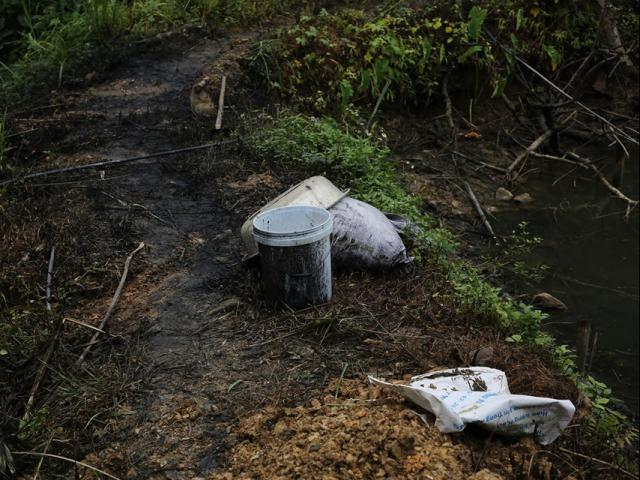 Vụ nước sạch ở Hà Nội nhiễm mùi lạ: Truy tìm chiếc xe tải đổ trộm dầu