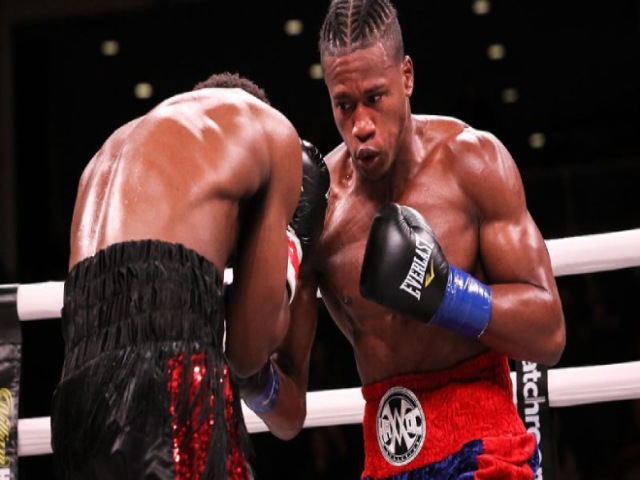 Nguy hiểm boxing: Hứng trọn cú móc hàm, võ sĩ co giật đi viện khẩn cấp