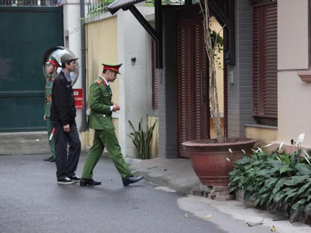 Nhận 3 triệu USD, cựu bộ trưởng Nguyễn Bắc Son mang tiền ra ban công cất giấu