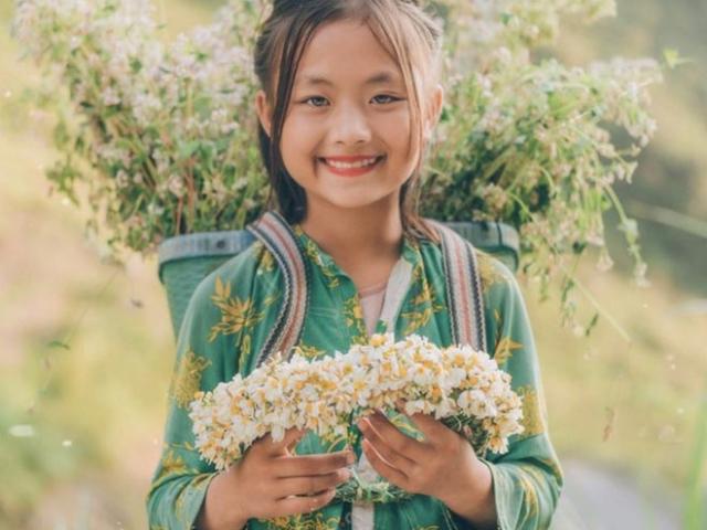 Em bé Hà Giang sở hữu nét đẹp ”lạ” gây xôn xao