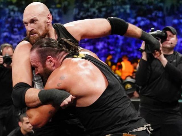 ”Gã điên” Fury ngất lại tỉnh, đấm gục ”Khổng lồ WWE” 175kg chấn động làng võ