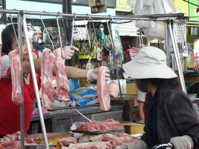 Thiệt hại 5,7 triệu con lợn vì dịch, dân có đủ thịt lợn ăn Tết năm nay?