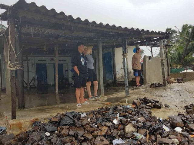 Bão số 6 Nakri đổ bộ Phú Yên - Khánh Hòa: 2 người chết vì chống bão
