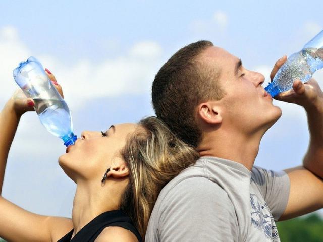 Những sai lầm ”chết người” dễ mắc phải khi uống nước, cần biết để tránh