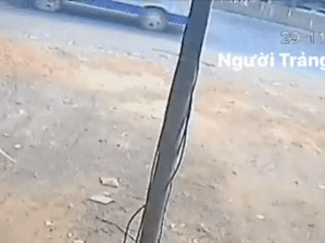 Ai lái xe đưa rước “đánh rơi” 2 học sinh xuống đường ở Đồng Nai?
