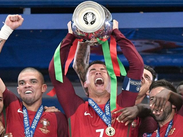 Euro 2020 bốc thăm gây choáng: Báo châu Âu lo Ronaldo - Bồ Đào Nha thành cựu vương