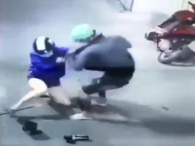 Camera ghi lại cảnh cô gái chống trả với tên cướp lúc rạng sáng ở Sài Gòn