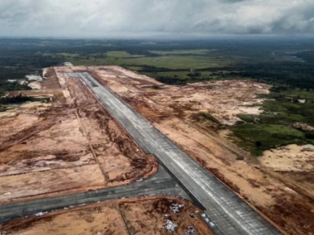 Trung Quốc xây “siêu” sân bay ở giữa rừng Campuchia làm gì?