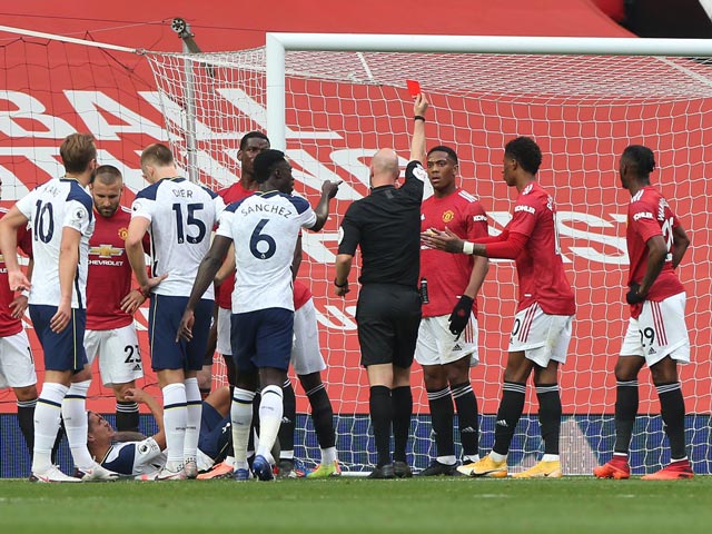 Bẽ bàng MU - Tottenham: Tại sao Martial bị thẻ đỏ trực tiếp?