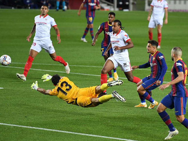 Video highlight trận Barcelona - Sevilla: 2 phút 2 bàn, đôi công hấp dẫn