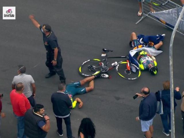 Hãi hùng đua xe đạp ở Italia: Đang tranh tài bị trực thăng ”đe dọa”