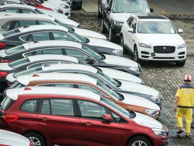 Nóng tuần qua: Ôtô giảm giá lên đến 200 triệu đồng/xe, đại lý tiết lộ lý do