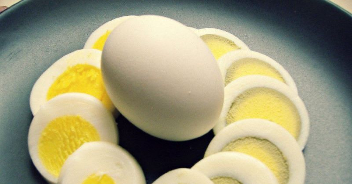 Lòng đỏ trứng có viền xanh lá cây, nên ăn hay bỏ?