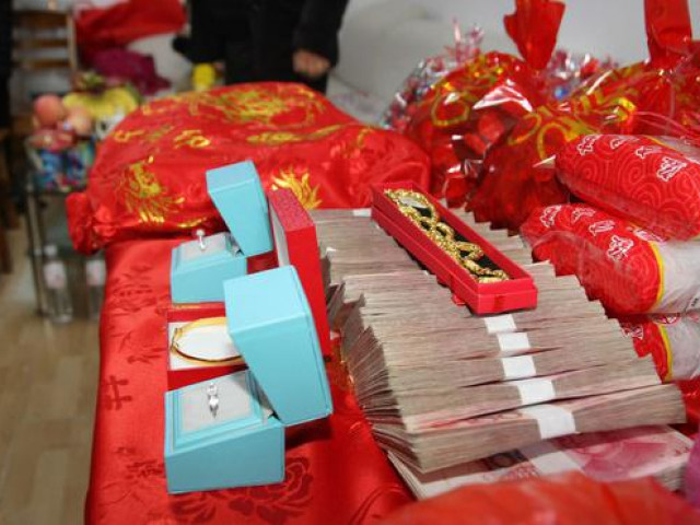 Thách cưới với giá trên trời tại Trung Quốc: Khuynh gia bại sản, nợ nần chồng chất
