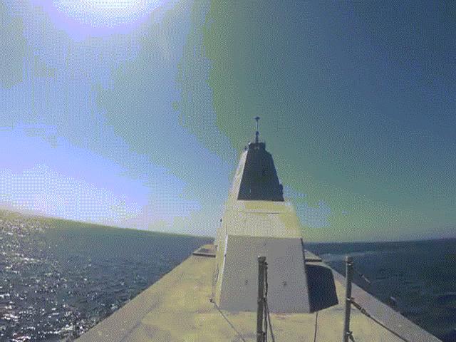 Video: Tàu khu trục tàng hình lớn nhất thế giới của Mỹ lần đầu phóng tên lửa