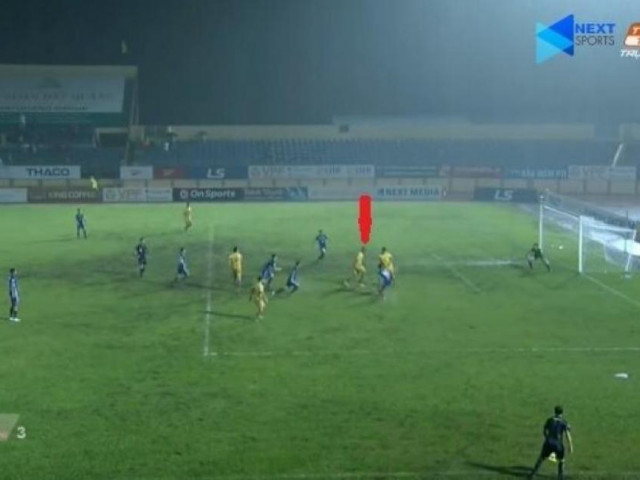 Trọng tài V-League sai lầm ”chết người”, cấp trên phát biểu khó tin