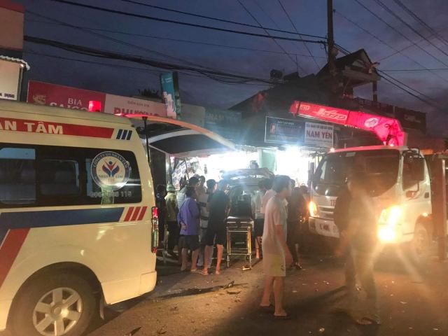 Quảng Ngãi: Ô tô tải lao vào nhà dân, 3 người chết, nhiều người bị thương
