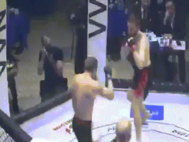 Đòn choáng MMA: Võ sĩ nhận cú knock-out ”dính tường”, bất tỉnh luôn