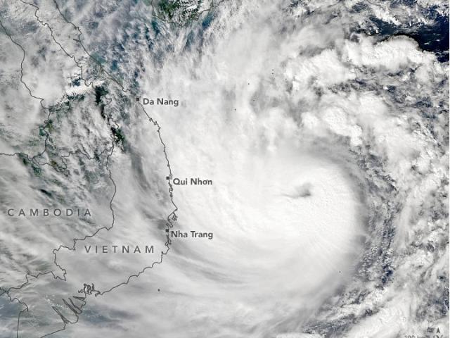 NASA công bố ảnh bão số 9 hướng đến Việt Nam