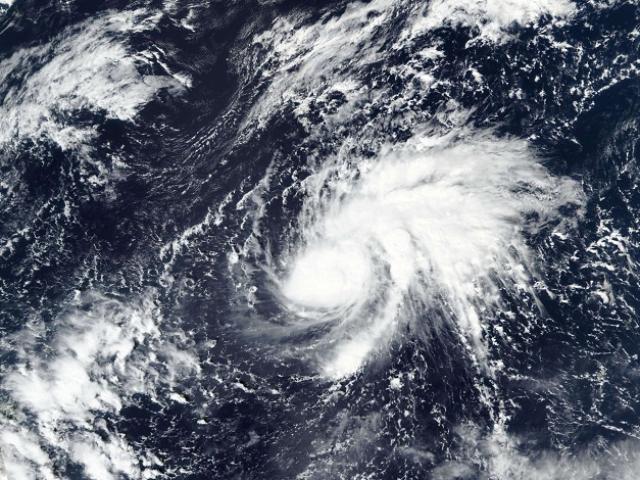 Cơn bão có hướng di chuyển giống bão số 9 mạnh đáng kể, sắp đổ bộ vào Philippines