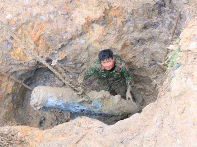 Phát hiện 2 quả bom ”khủng” sau mưa lũ ở Hà Tĩnh