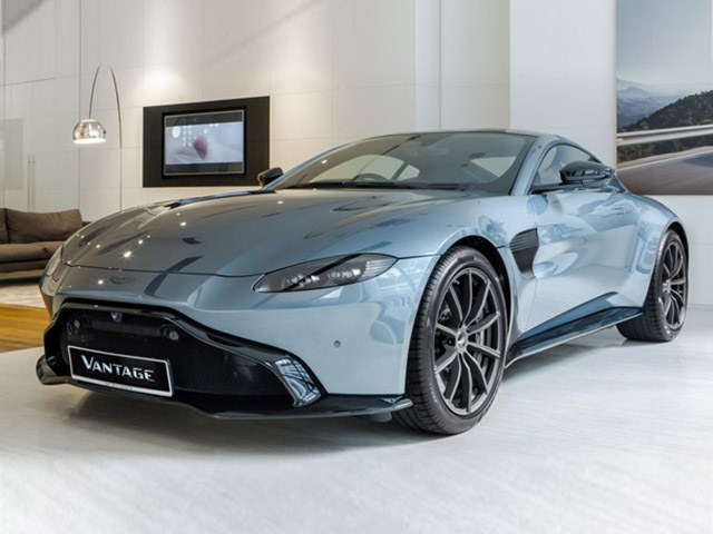 Aston Martin Vantage có thêm phiên bản ”Hiệp sĩ Bóng Đêm”