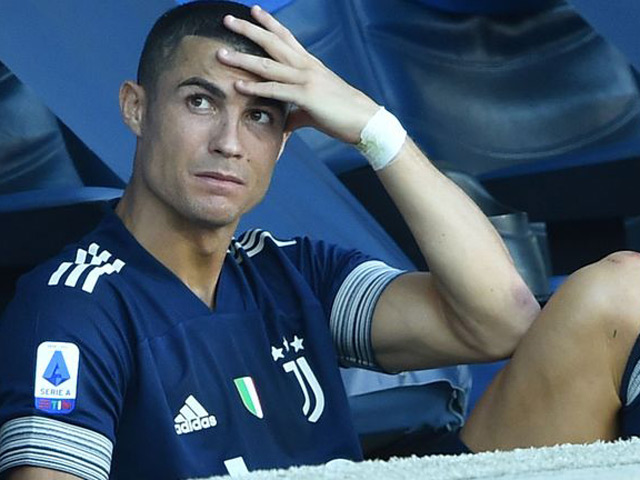 NÓNG: HLV Pirlo ngầm chỉ trích Ronaldo ”ích kỷ”, Juventus dễ bán tháo