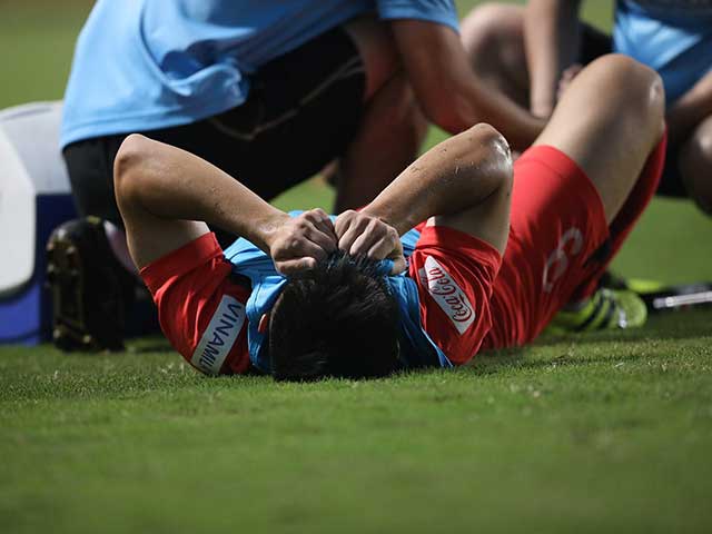 Sao Hà Tĩnh chấn thương rời sân tập U23 Việt Nam, thầy Park nổi cáu