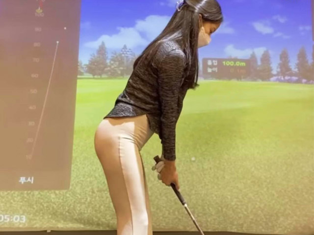 Cô gái gây sốt khi mặc quần nude chơi golf hóa ra là người mẫu có body hoàn mỹ