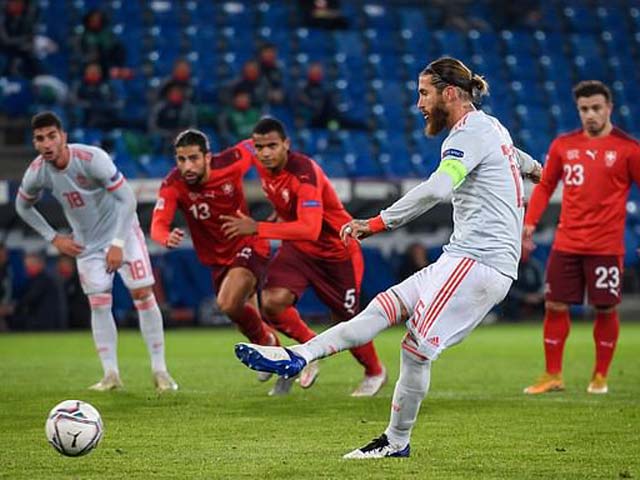 Video highlight trận Thụy Sĩ - Tây Ban Nha: Niềm vui muộn màng, “tội đồ” Ramos